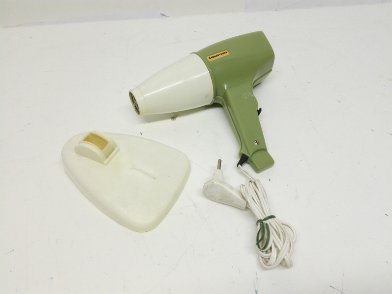 secador pelo+base colgar taurus plastico verde 220v func 14.5x10.5x5 18x20x7 1u